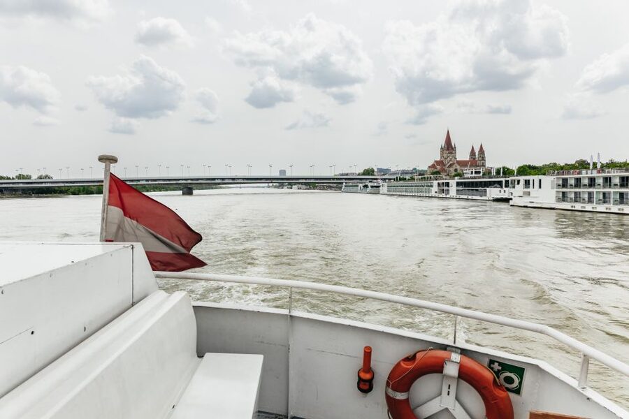 Vienna: City Cruise with Optional Lunch - The onboard city info: screens, guides, and audio reality checks