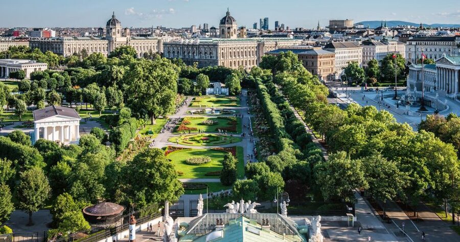 Vienna: City Highlights Guided Bike Tour - The Spanish Riding School: classical dressage as living tradition