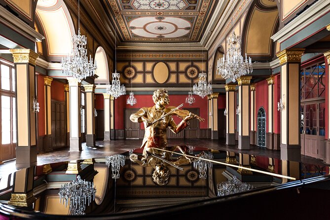 Vienna Classical Concert – Strauss in Historic 1837 Hall - The performance: orchestra + solo opera singer in classic Viennese style