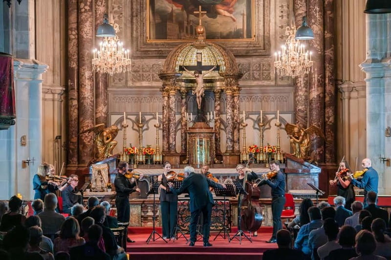 Vienna: Classical Concerts in the Minorite Church Ticket - Seating and Comfort: Beautiful Room, Realistic Pews