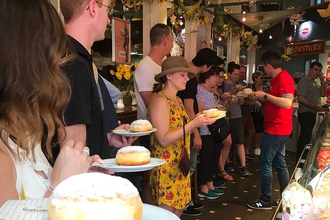 Vienna Coffee, Cake & Pastries Tour with Local Stories - Stop 1: Reumannplatz and a Family-Run Bakery in a Real District