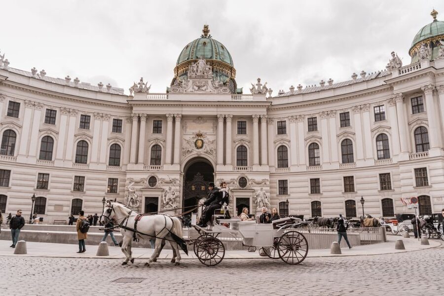 Vienna: Culinary Horse-Drawn Carriage Experience - Getting There: Albertina Meeting Point, Separate Entrance, No Hotel Pickup