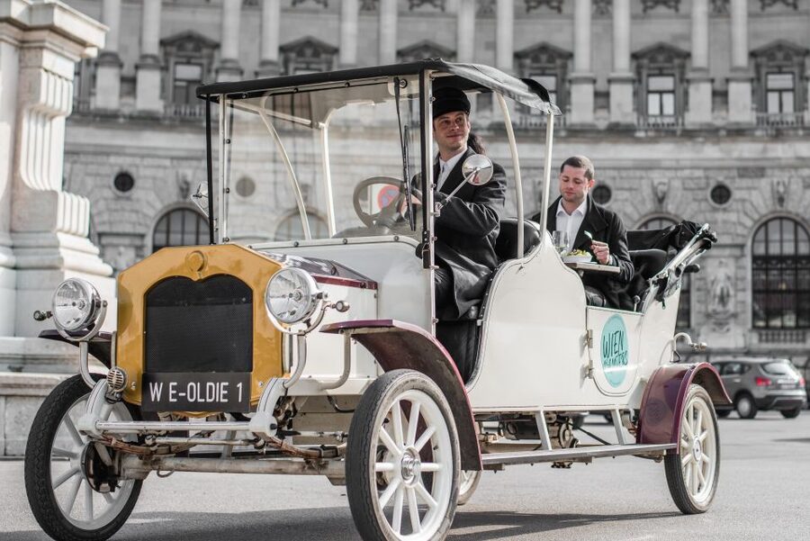 Vienna: Culinary Sightseeing Tour in an Electric Vintage Car - Stop 1 at Zum Schwarzen Kameel: Ham-on-the-Bone and Horseradish