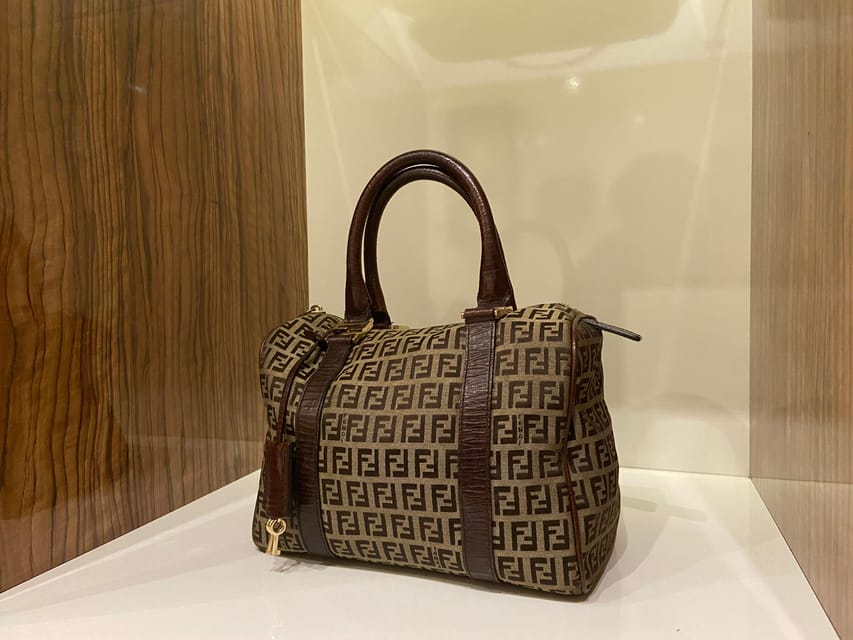 Vienna: Designer Fashion Time Capsule Experience - How the Guide Makes Designer Details Click