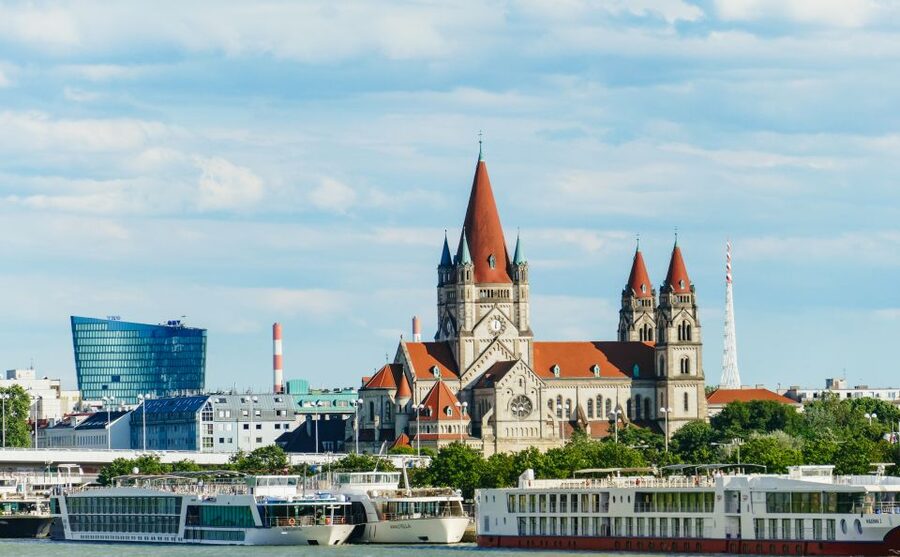 Vienna: EasyCityPass | City Card | Bus Metro Tram | Savings - Using the pass smoothly: email delivery, no QR, no stress