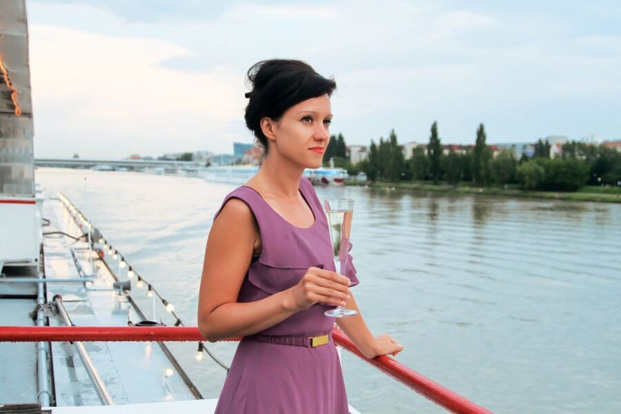 Vienna: Evening Cruise Along The Danube - The Onboard Restaurant: Viennese Classics Without The Need To Pre-Plan