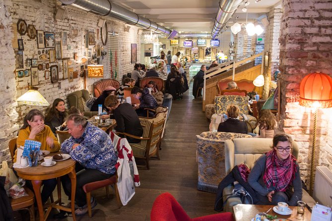 Vienna for Food Lovers: Cafés, Markets & Austrian Cuisine - Reumannplatz and Groissböck: coffee plus the sweet stuff
