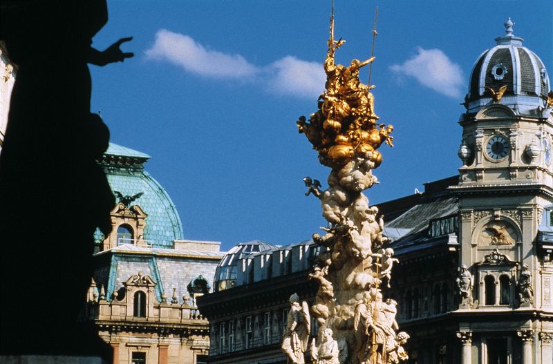 Vienna: Full-Day Private Tour including Schönbrunn Palace - Hofburg Courtyards and the Spanish Riding School Stables