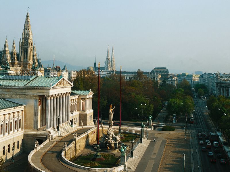 Vienna: Full-Day Private Tour including Schönbrunn Palace - Lunch Reservation in a Traditional Vienna Restaurant