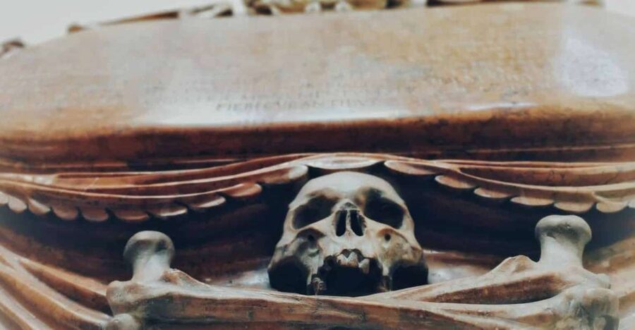 Vienna: German Guided Ghost Tour of Spooky Vienna - St. Stephen Cathedral’s devilish exterior moment