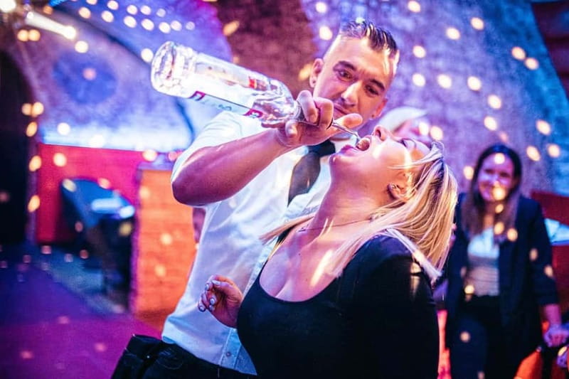 Vienna: Guided Pub Crawl with Club Entry - Vienna Nightlife, Short on Time, Long on Stories