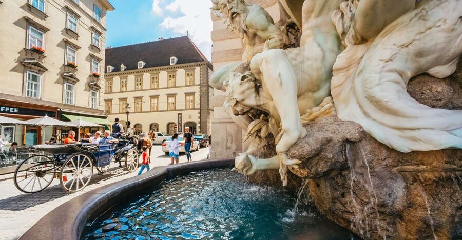 Vienna: Guided Walking Tour of City Center Highlights - Key highlights at a glance