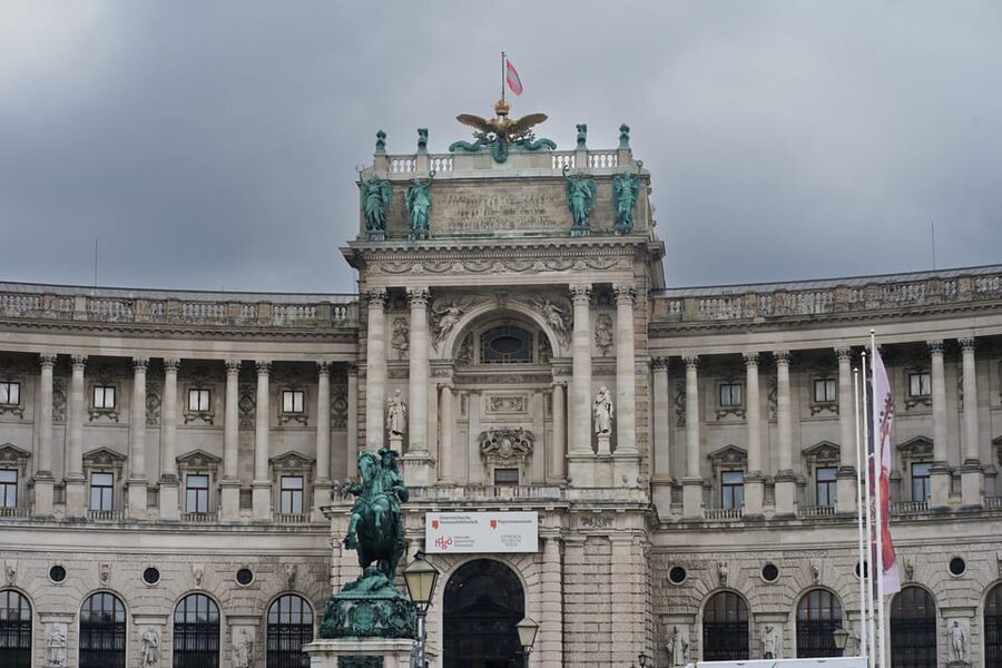 Vienna: Guided Walking Tour of City Highlights & Hidden Gems - Guide quality and the audio setup that makes a big difference