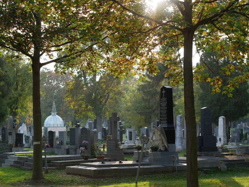 Vienna: Guided Walking Tour of the Central Cemetery - St. Karl Borromäus church: Art Nouveau design you can actually spot