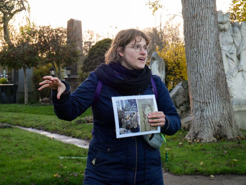 Vienna: Guided Walking Tour of the Central Cemetery - Getting started at Tor 2, then using the cemetery map like a local