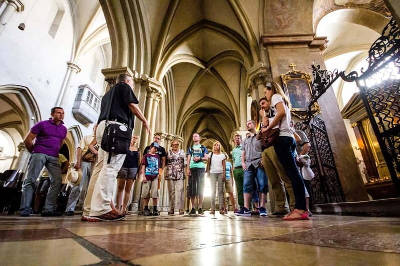 Vienna: Habsburgs Capital, 2hrs. Historical walking Tour - Pace, group size, and what to bring for a smooth walk