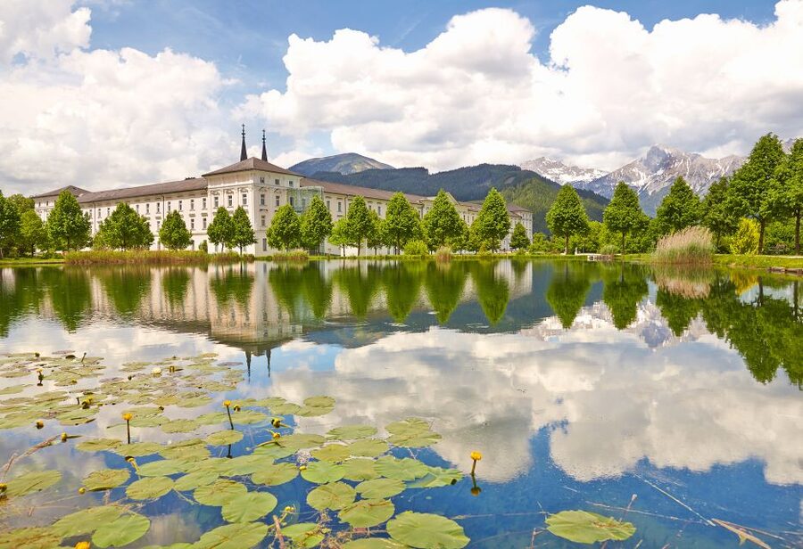 Vienna: Hallstatt & Alpine Peaks Day Trip with Admont Abbey - Small group pacing, guides, and what to watch for on the bus