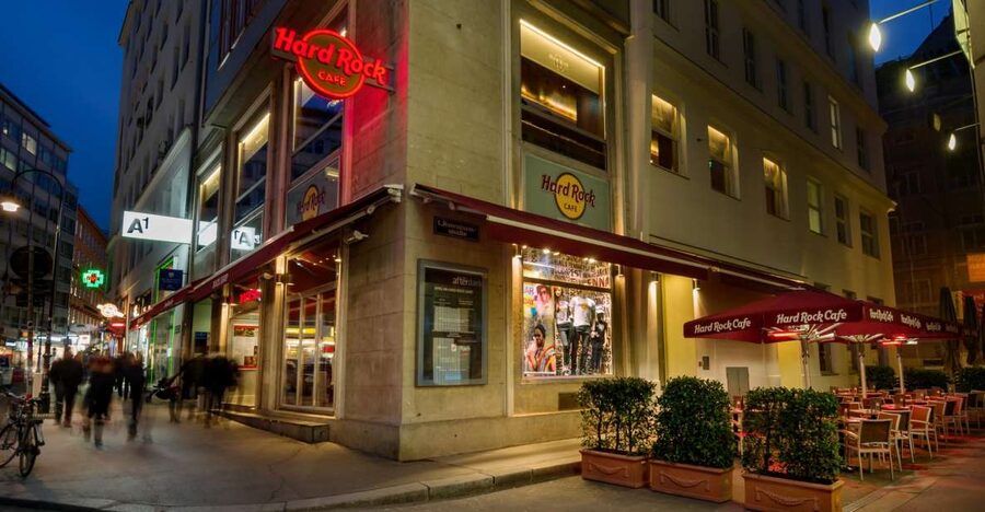 Vienna: Hard Rock Cafe with Set Menu for Lunch or Dinner - Acoustic vs Electric: how the set menu formats work