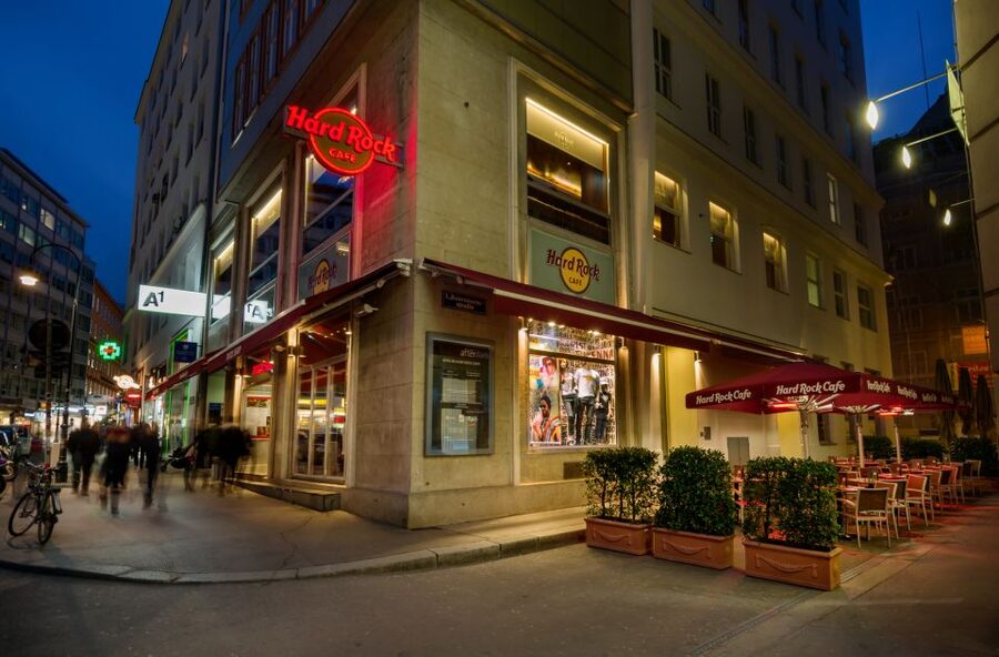 Vienna: Hard Rock Cafe with Set Menu for Lunch or Dinner - Hard Rock Cafe Vienna’s look: classical bones, rock energy