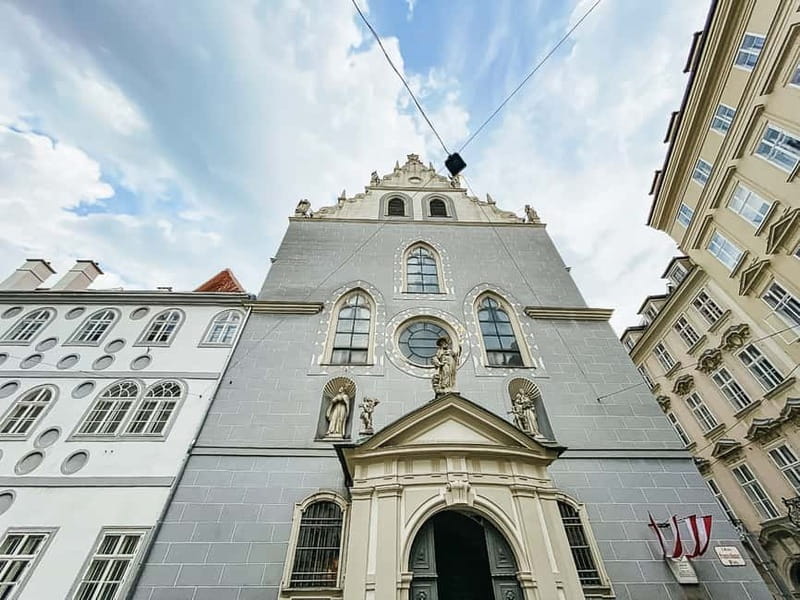 Vienna: Hidden Secrets and Local Stories Walking Tour - Meeting point to first stories: what the opening sets up