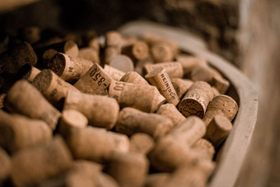 Vienna: Hidden Wine Cellars Tasting Experience - Finding Your Starting Point at Stephansplatz, Alte Feldapotheke