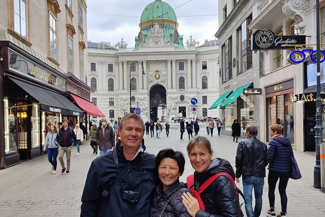 Vienna Highlight Tour - yue walk - Stop-by-Stop: Opera Stories, War Memories, and Hofburg’s Nearby Allies