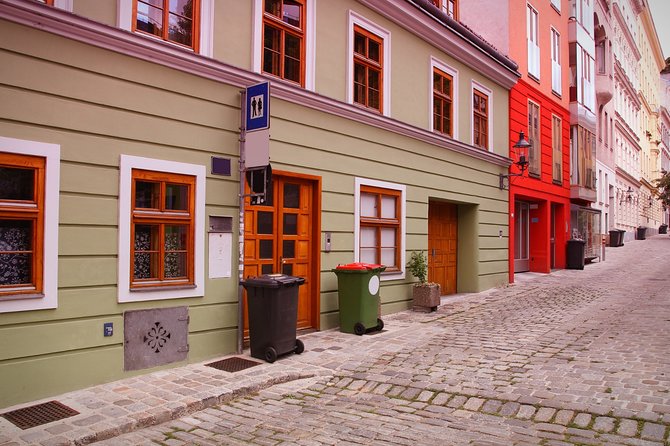 Vienna Highlights Self guided scavenger hunt and Walking Tour - Price value for up to 3 people, and when it’s a smart deal