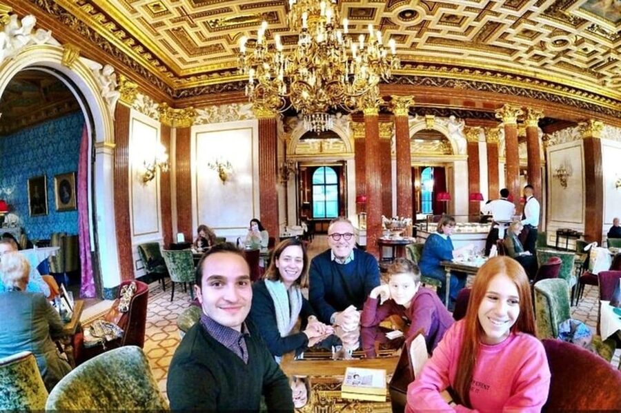 Vienna: Highlights Walking Tour with a Local Guide - Starting at Babenbergerstraße 9: how the tour sets your bearings