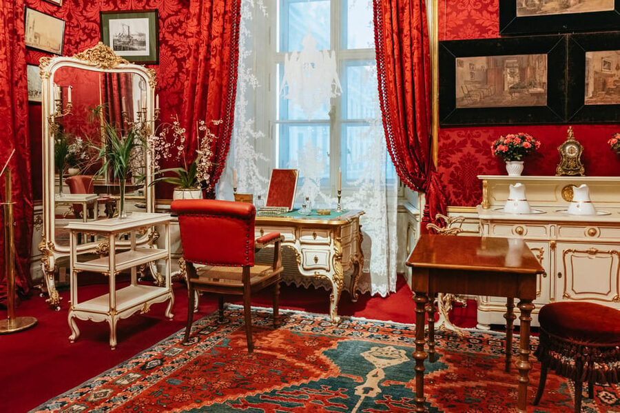 Vienna: Hofburg and Empress Sisi Museum Guided Tour - Historic squares and the 600-year Hofburg layering