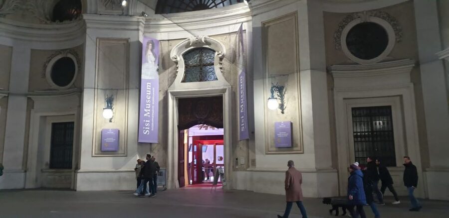 Vienna: Hofburg Palace and Principessa Sissi Tour - Hofburg and Sisi in 90 minutes: a smart way to see Vienna’s power palace