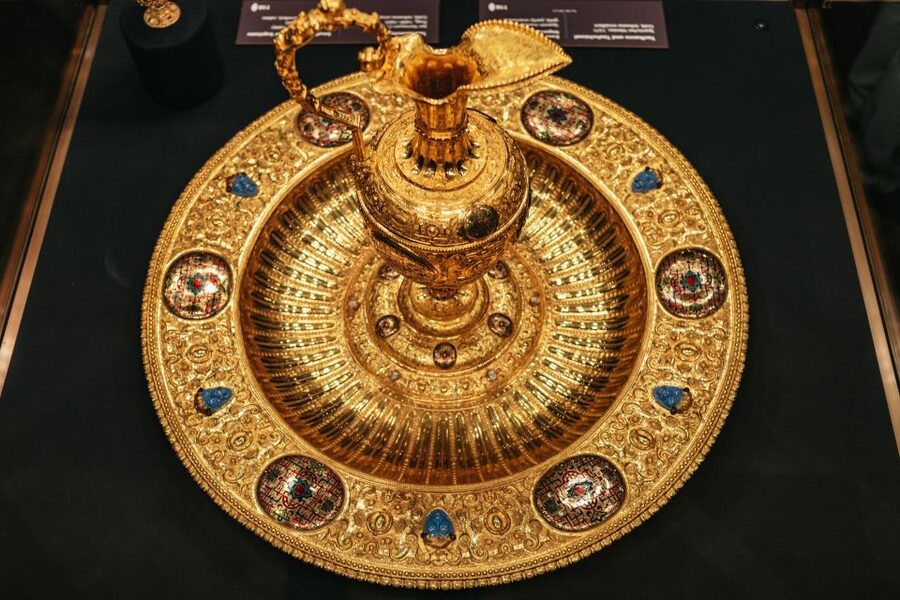 Vienna: Imperial Treasury in the Hofburg Palace - Audio guide versus self-guided reading: what works best