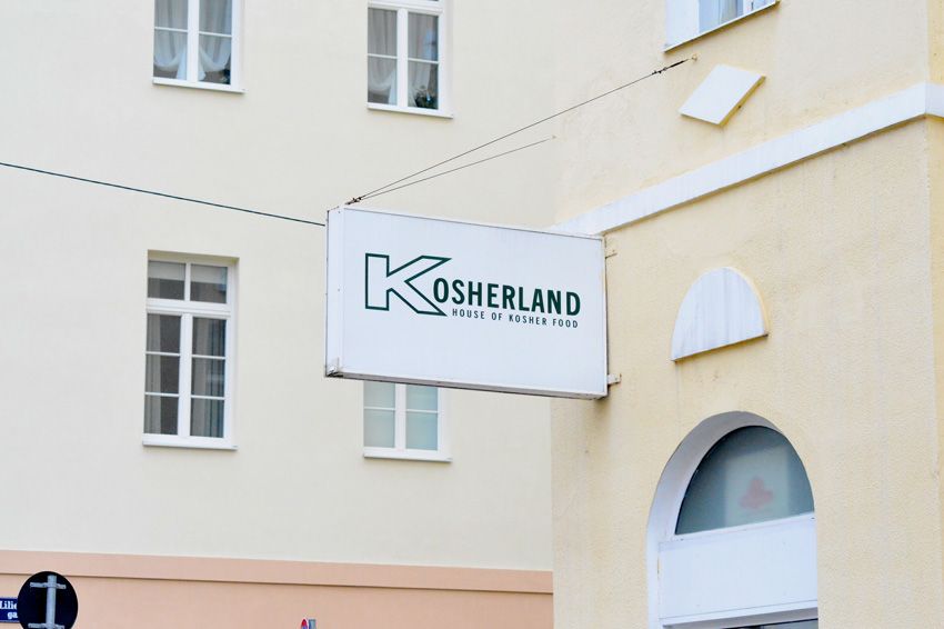 Vienna: Jewish Life in Leopoldstadt 2-Hour Walking Tour - Finding the meeting point at U2 Taborstraße (and starting clean)