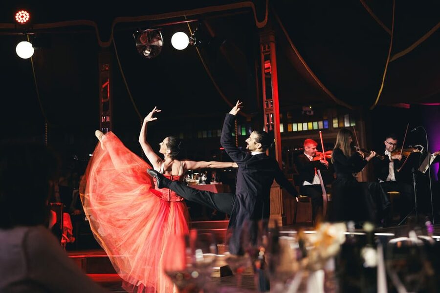 Vienna: Johann Strauss Dinner Show at the Prater - Your 3-hour flow: arrive, settle, dinner, then three acts