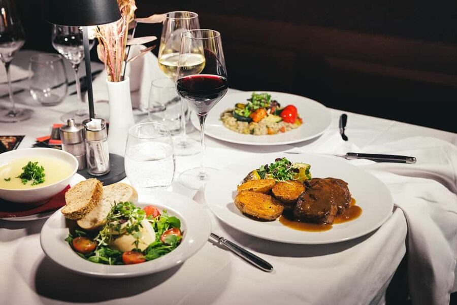 Vienna: Mirage Magic Dinner Show - How the German-only show affects your experience
