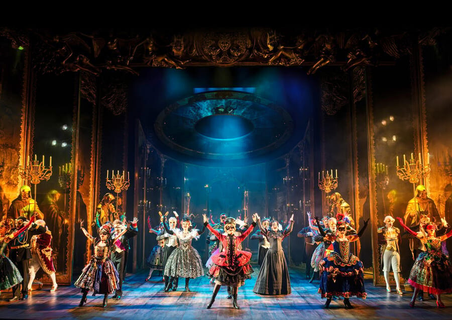 Vienna: Musical Tickets THE PHANTOM OF THE OPERA - German cast, English surtitles: how language actually affects the story