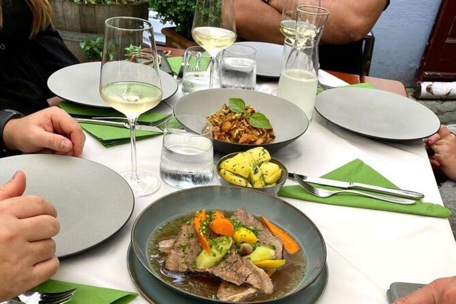 Vienna Nightlife Tour: Dinner, Drinks & Rooftop Bar - Public transport made simple: how you avoid the Vienna confusion tax