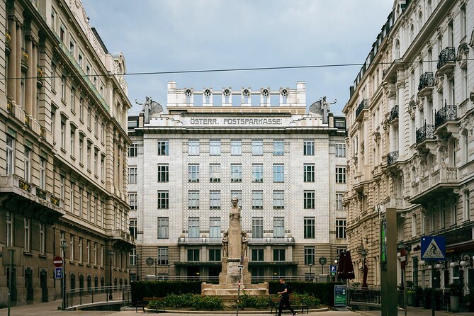 Vienna Photography Masterclass - Private Photography Lesson - Volkstheater, Parliament, and Rathaus: learning to photograph power buildings