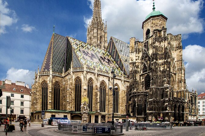 Vienna Private Bike tour - Prater and the Danube Canal: Ferris wheel views to street art on the ride