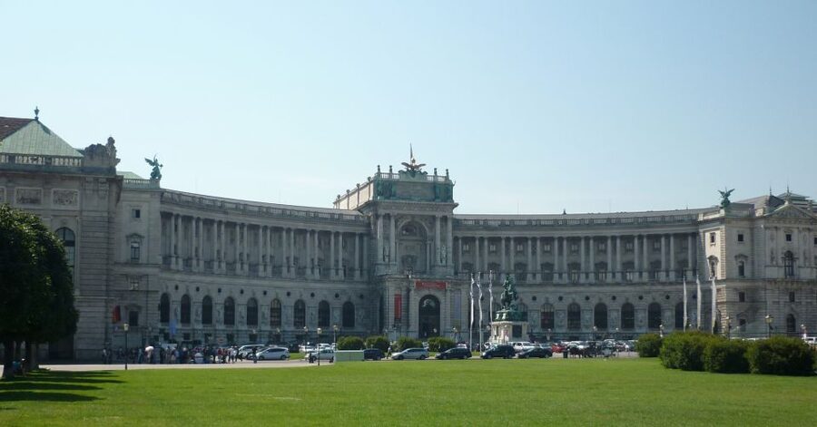 Vienna: Private Guided Walking Tour - Graben and Kohlmarkt, where legends meet everyday city life