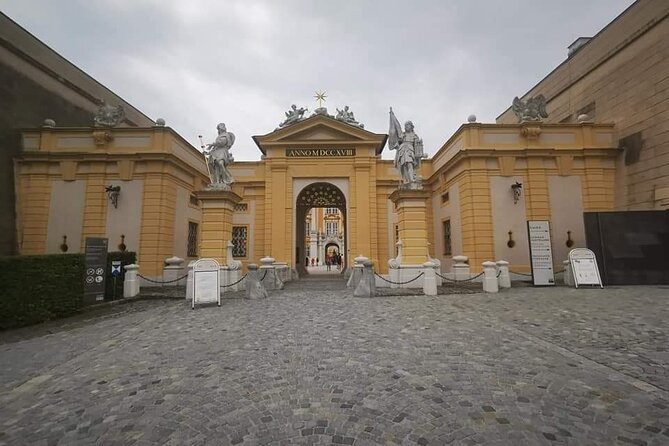 Vienna: Private Tour Wachau Dürnstein and Melk - Old churches and small-town exploration time