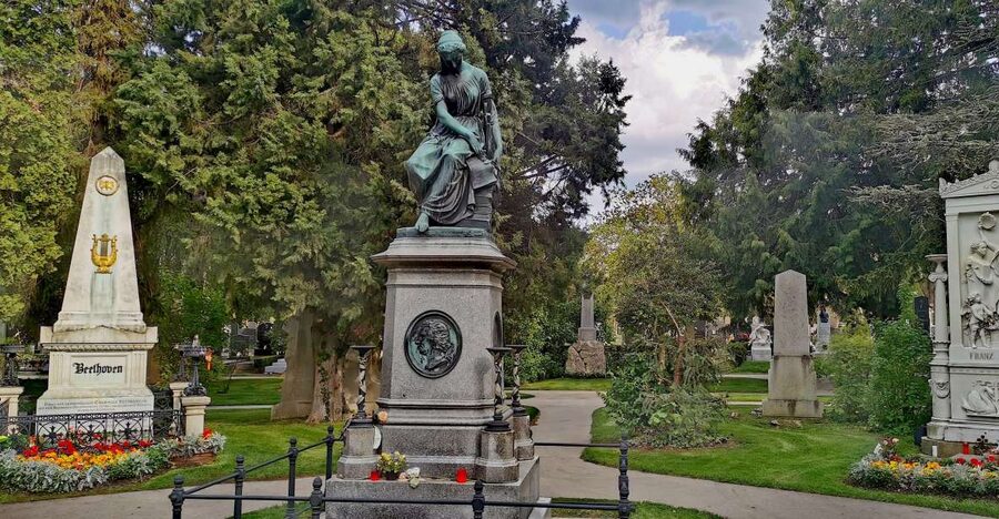 Vienna: Private Walking Tour of the Central Cemetery - Christian Pacic, humor and respect in one walking pace
