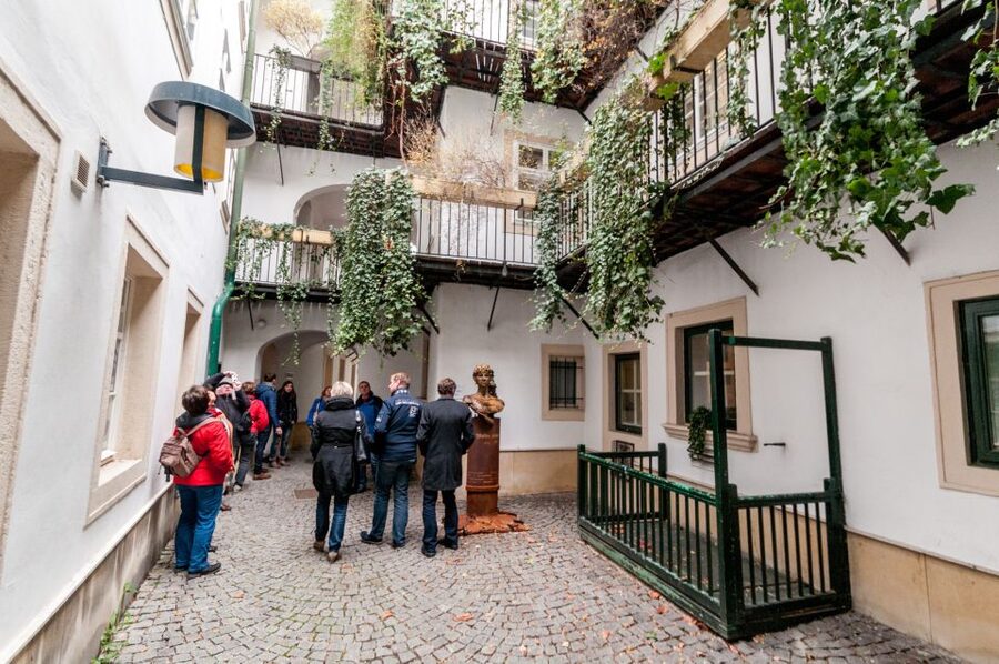 Vienna: Romantic Old Town 2-Hour Discovery Tour - Vienna’s architecture in one walking sequence
