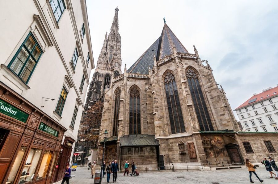 Vienna: Romantic Old Town 2-Hour Discovery Tour - Narrow streets and back courtyards, where everyday life hides