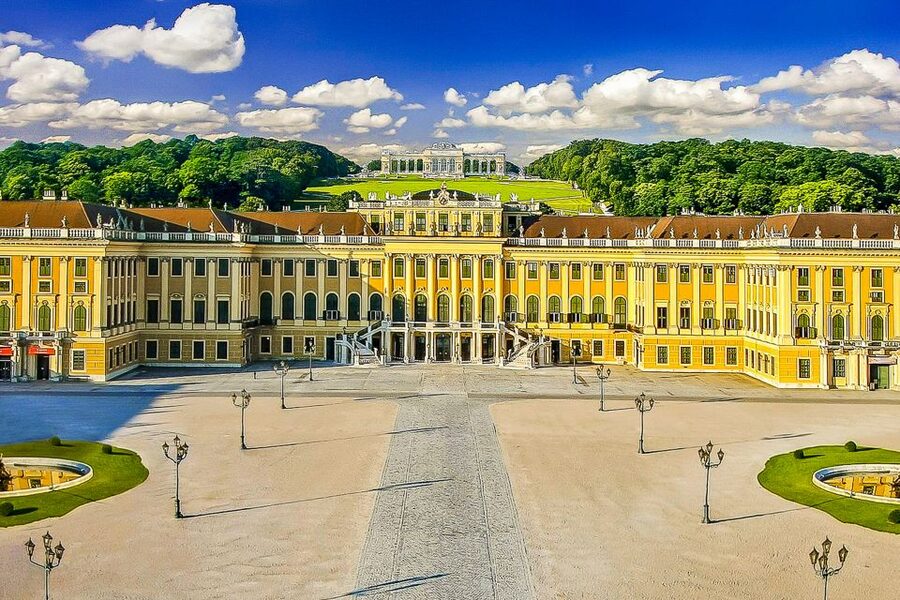 Vienna: Schönbrunn Palace & Gardens Skip-the-Line Tour - Great Gallery and Hall of Ceremonies, Seen the Way They Were Meant to Be