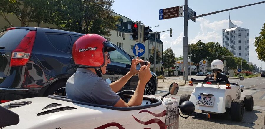 Vienna: Sightseeing Tour in Hotrod - Schwedenplatz to Stadtpark: a quick orientation tour, by car