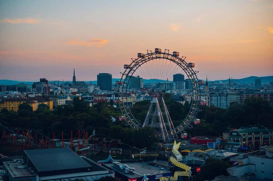 Vienna: Skip-the-cashier-desk-line Giant Ferris Wheel Ride - The entrance panorama museum: a quick warm-up with real context