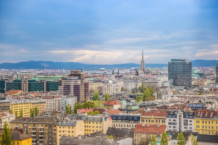 Vienna: Skip-the-cashier-desk-line Giant Ferris Wheel Ride - The 12 to 15 minute ride: height, speed, and views you can plan