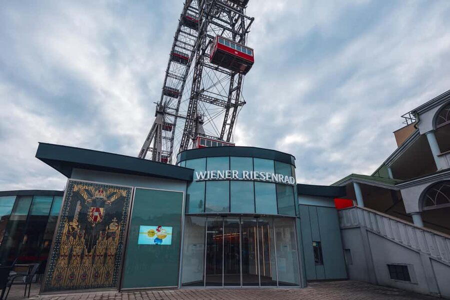 Vienna: Skip-the-cashier-desk-line Giant Ferris Wheel Ride - Finding the wheel inside Wiener Prater, without wasting time