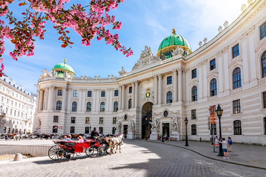 Vienna: Skip-the-Line Hofburg and Empress Sisi Museum Tour - Key details I’d plan around