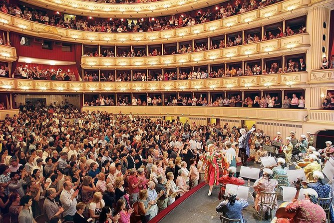 Vienna State Opera House Mozart Concert in Historical Costumes - Entering Wiener Staatsoper: timing, dress, and what to do first